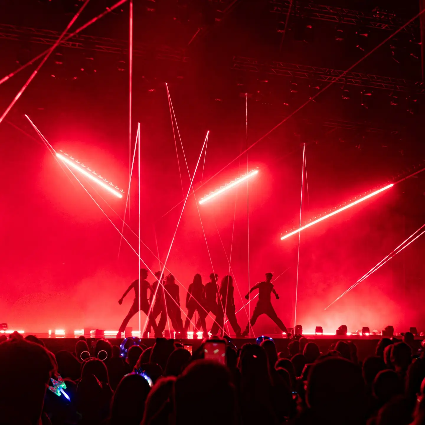 This is what one could call a true Eurovision act. This is so much better than the rest of tonights other songs. Clear winner! @f.officiiall